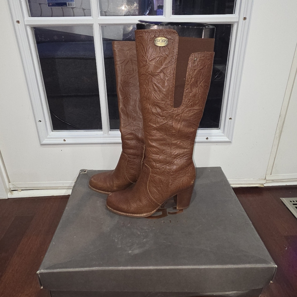 NIB UGG Ashur 5760 W/Tan Brown Genuine Leather Boho/Western Boots, US Size 6